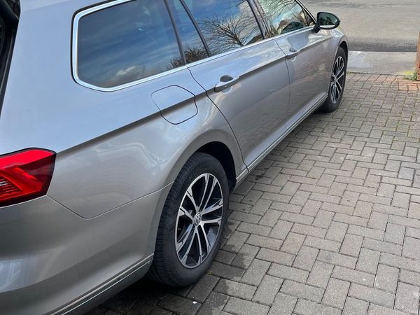 Volkswagen Passat Estate, Diesel, 2019, Grey