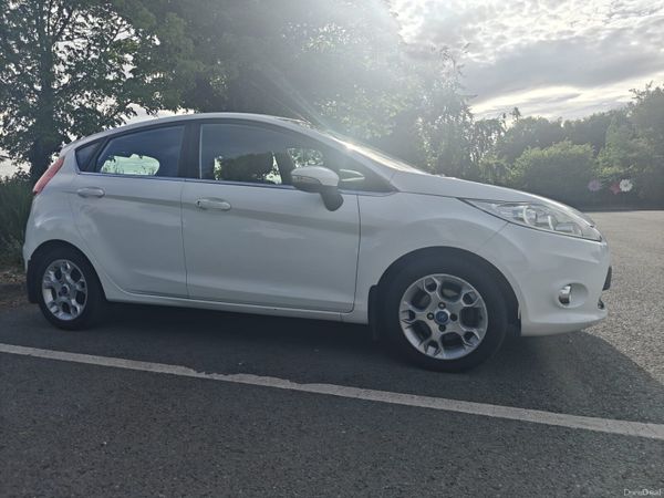 Ford Fiesta Hatchback, Petrol, 2012, White