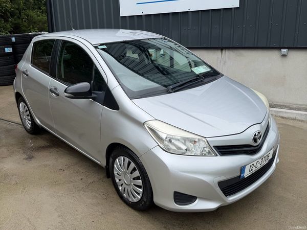 Toyota Yaris Hatchback, Petrol, 2012, Silver