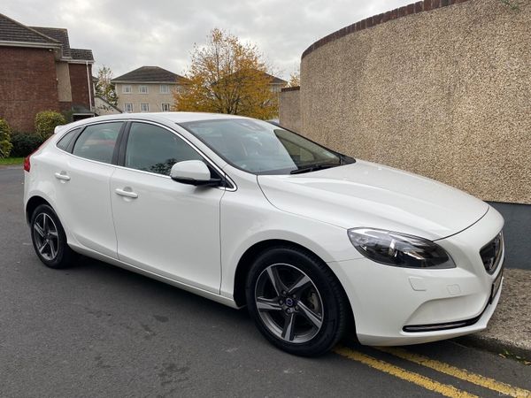 Volvo V40 Hatchback, Petrol, 2013, White