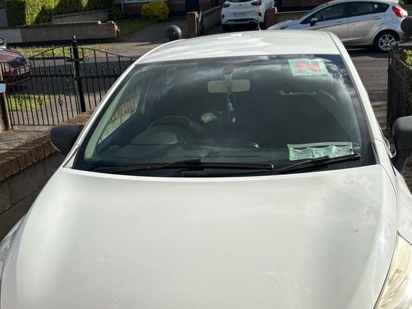 Renault Clio Hatchback, Petrol, 2013, White