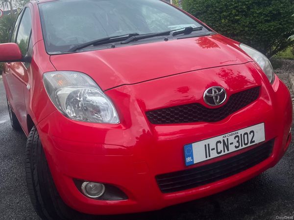 Toyota Yaris Hatchback, Petrol, 2011, Red