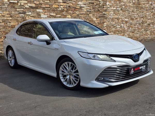 Toyota Camry Saloon, Petrol Hybrid, 2018, White