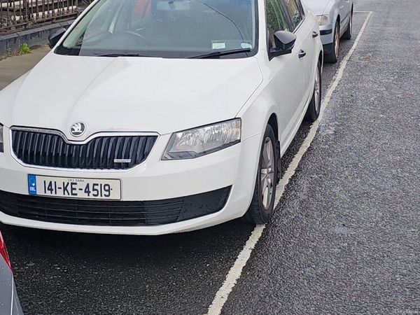 Skoda Octavia Hatchback, Diesel, 2014, White