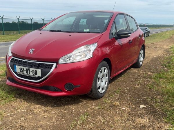 Peugeot 208 Hatchback, Petrol, 2015, Red