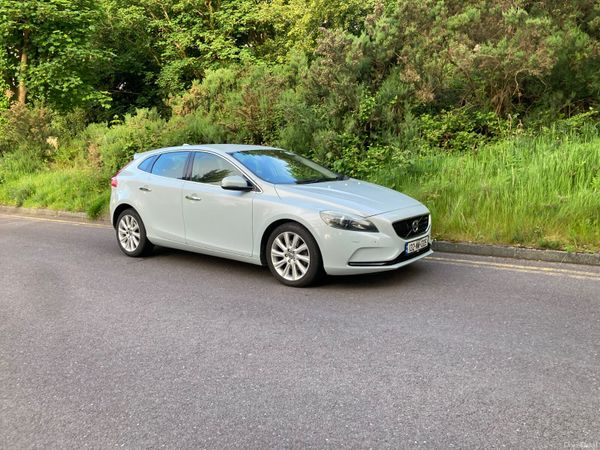 Volvo V40 Hatchback, Petrol, 2013, Blue