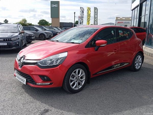 Renault Clio Hatchback, Petrol, 2017, Red