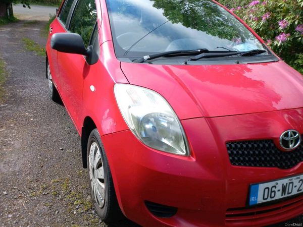 Toyota Yaris Hatchback, Petrol, 2006, Red