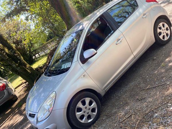 Hyundai i20 Hatchback, Petrol, 2009, Silver