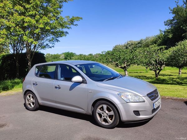 Kia Ceed Hatchback, Diesel, 2008, Silver