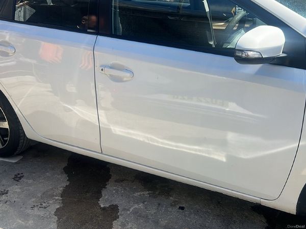 Toyota Auris Hatchback, Diesel, 2014, White