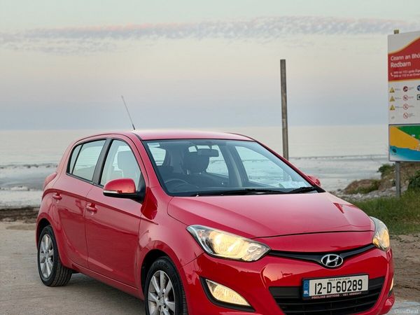 Hyundai i20 Hatchback, Petrol, 2012, Red