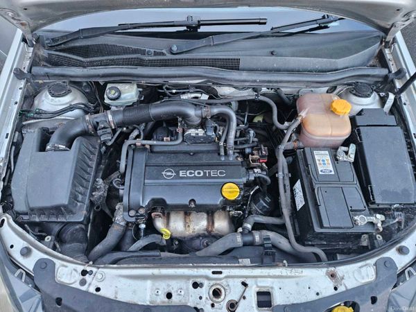 Opel Astra Hatchback, Petrol, 2006, Silver