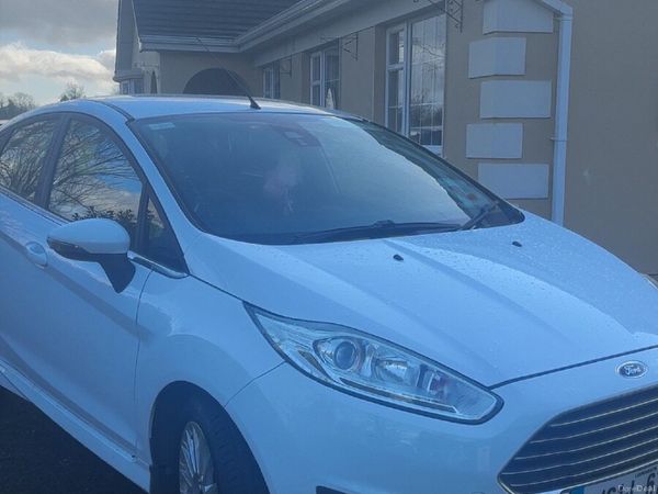 Ford Fiesta Hatchback, Petrol, 2016, White