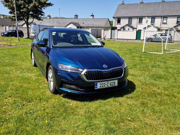 Skoda Octavia Saloon, Diesel, 2022, Blue
