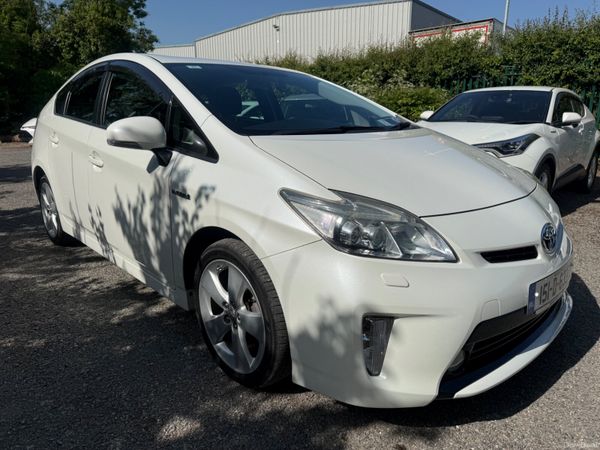 Toyota Prius Hatchback, Petrol Hybrid, 2015, White