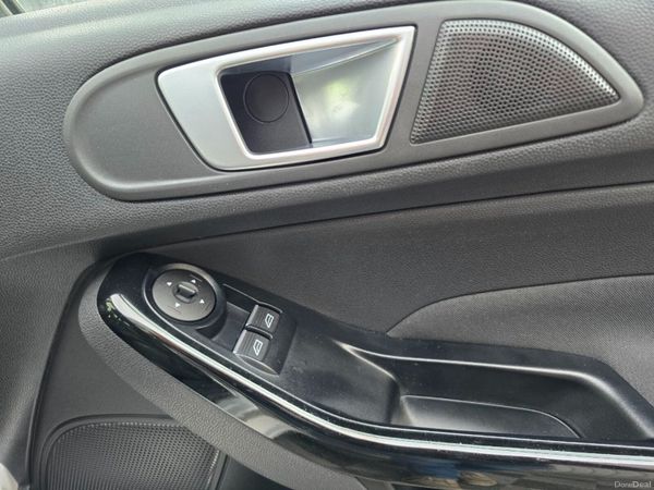 Ford Fiesta Hatchback, Petrol, 2016, Silver