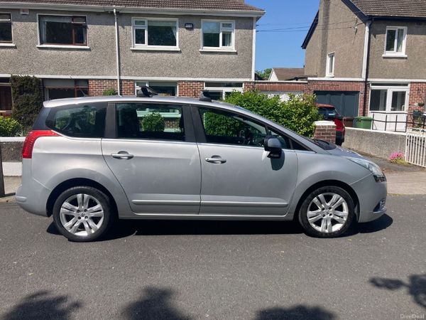 Peugeot 5008 MPV, Diesel, 2012, Silver