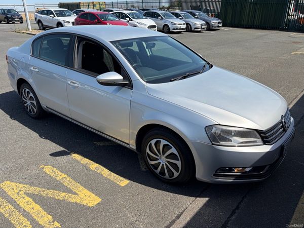 Volkswagen Passat Saloon, Petrol, 2012, Silver