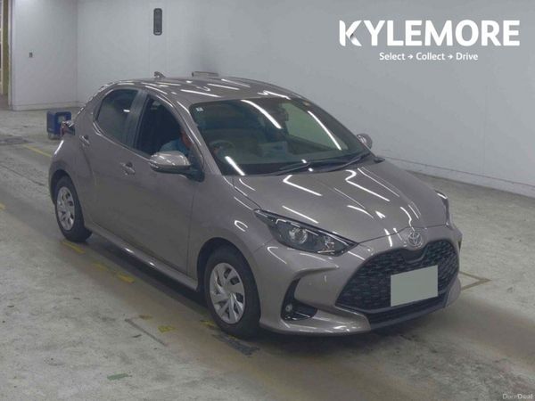 Toyota Yaris Hatchback, Petrol Hybrid, 2024, Silver