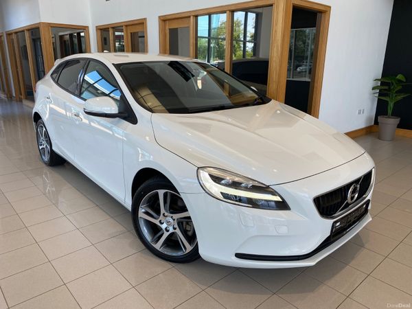 Volvo V40 Hatchback, Diesel, 2017, White