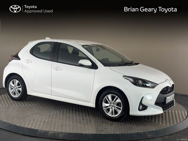 Toyota Yaris Hatchback, Petrol, 2024, White