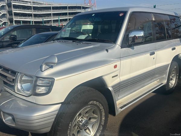 Mitsubishi Pajero SUV, Petrol, 1998, Silver