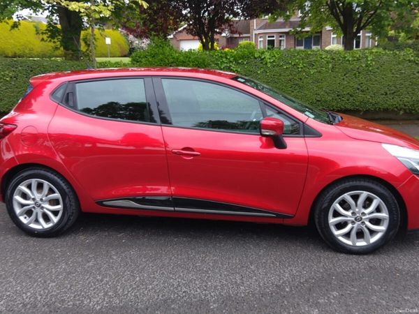 Renault Clio Hatchback, Petrol, 2018, Red