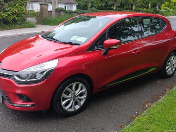 Renault Clio Hatchback, Petrol, 2018, Red