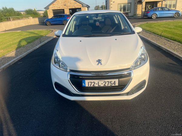 Peugeot 208 Hatchback, Petrol, 2017, White