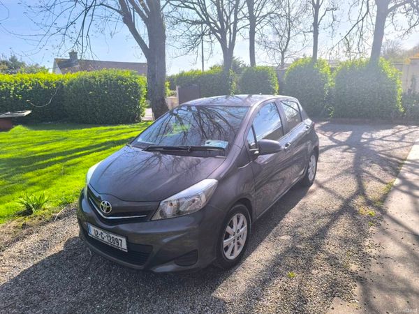 Toyota Yaris Hatchback, Diesel, 2012, Grey