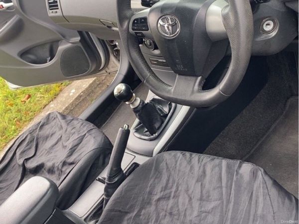 Toyota Corolla Saloon, Diesel, 2012, Silver