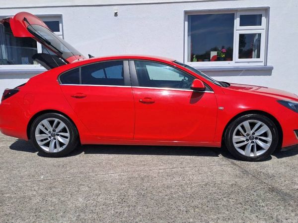 Opel Insignia Hatchback, Diesel, 2017, Red