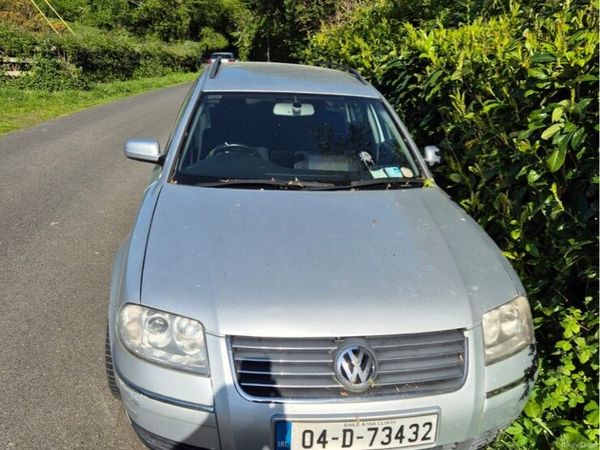 Volkswagen Passat Estate, Petrol, 2004, Silver