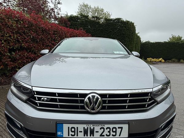 Volkswagen Passat Saloon, Diesel, 2019, Silver