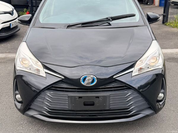 Toyota Vitz Hatchback, Petrol Hybrid, 2017, Blue