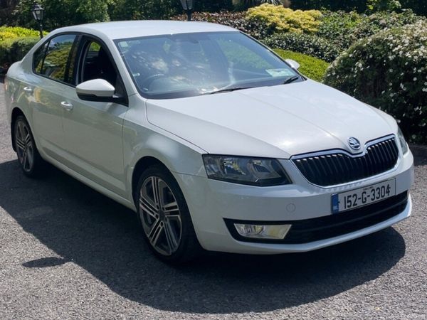 Skoda Octavia Hatchback, Diesel, 2015, White