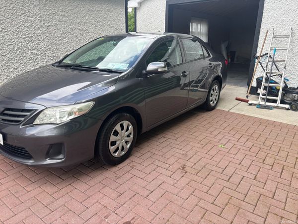 Toyota Corolla Saloon, Petrol, 2012, Grey