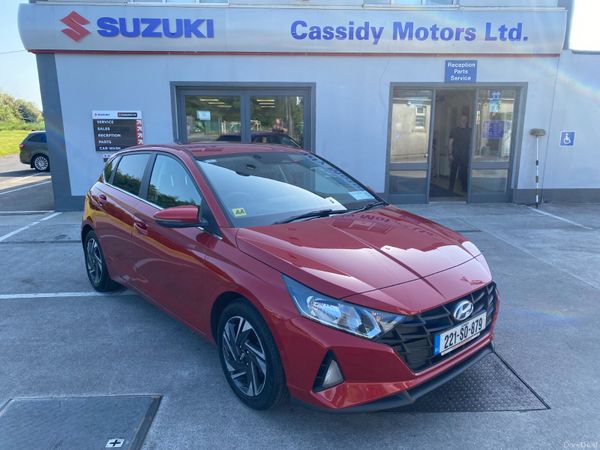 Hyundai i20 Hatchback, Petrol, 2022, Red