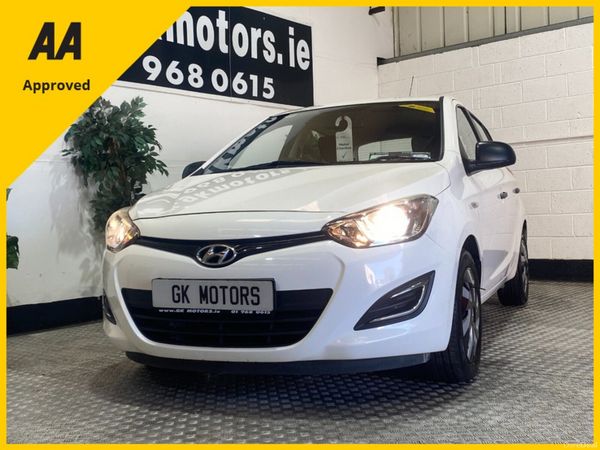 Hyundai i20 Hatchback, Petrol, 2012, White