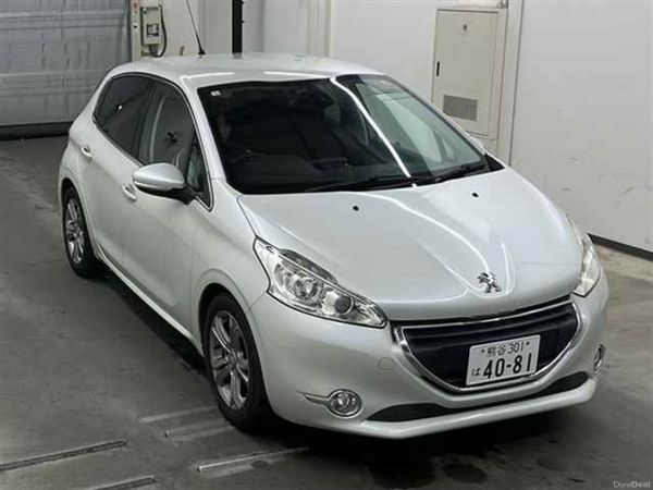 Peugeot 208 Hatchback, Petrol, 2014, White