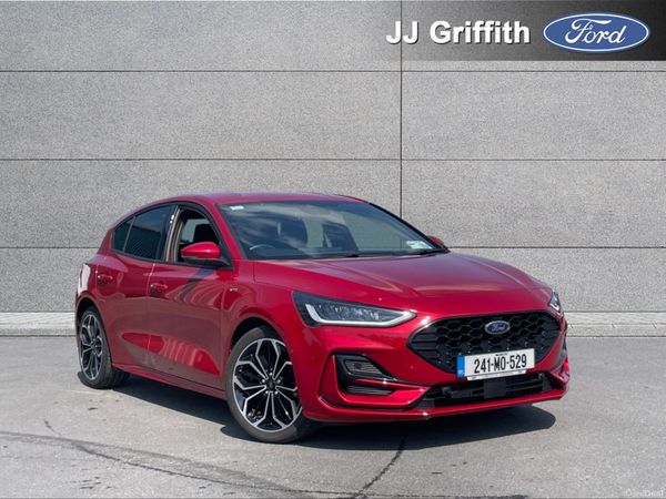Ford Focus Hatchback, Petrol, 2024, Red