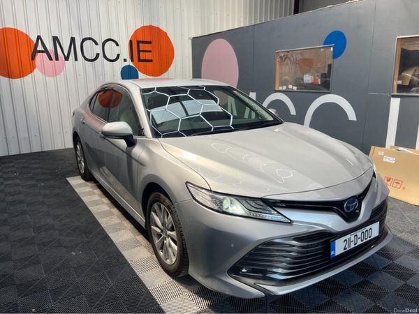 Toyota Camry Saloon, Petrol Hybrid, 2021, Silver