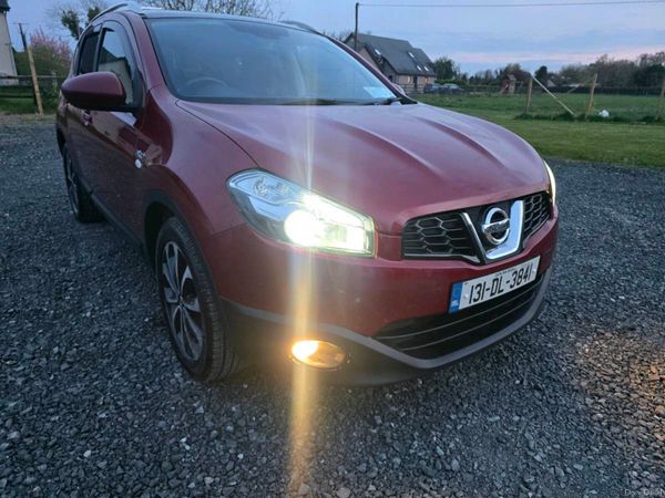 Nissan Qashqai Hatchback, Diesel, 2013, Red