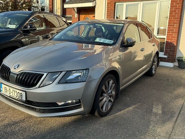 Skoda Octavia Saloon, Diesel, 2019, Grey