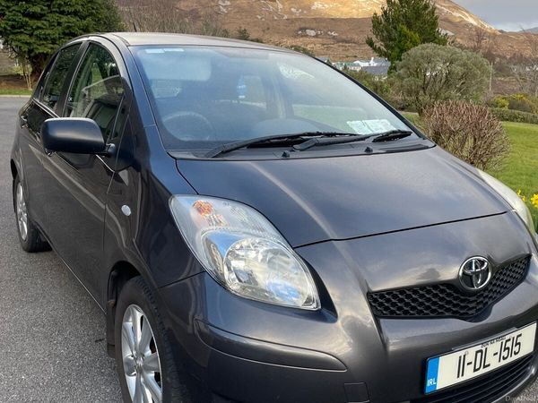 Toyota Yaris Hatchback, Petrol, 2011, Grey