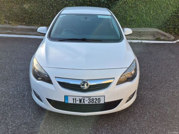 Vauxhall Astra Hatchback, Diesel, 2011, White