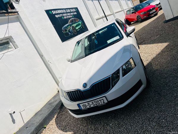 Skoda Octavia Hatchback, Diesel, 2019, White