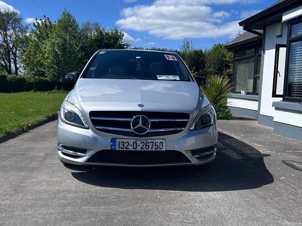 Mercedes-Benz B-Class MPV, Petrol, 2013, White