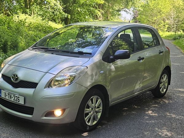 Toyota Yaris Hatchback, Petrol, 2011, Silver
